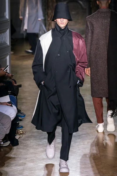 Look 32